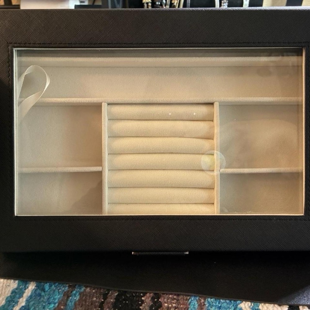 Sheng Tong Jewelry Case